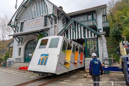 PIC DU JER – Les cabines du funiculaire bigourdan aux petits soins